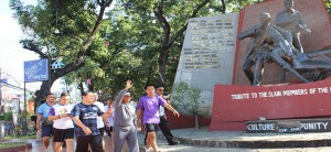 As ratings climb up, Binay walks in park