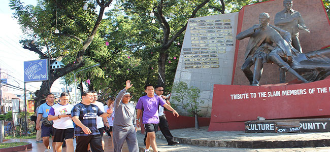 As ratings climb up, Binay walks in park