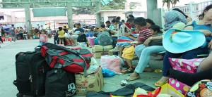 2,000 people stranded at pier due to bad weather