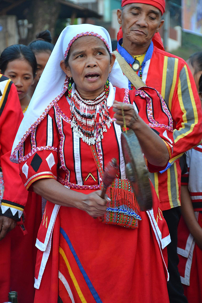 A Higaonon “bae” bangs the gong to signal the official opening of Kaamulan Festival in Malaybalay City, Bukidnon, over the weekend. The Kaamulan is held to celebrate the culture and tradition of the seven ethnic tribal groups—Bukidnon, Higaonon, Talaandig, Manobo, Matigsalug, Tigwahanon and Umayamnon—the “original” inhabitants of the province. (PHOTO BY JILLIAN BACARISAS)