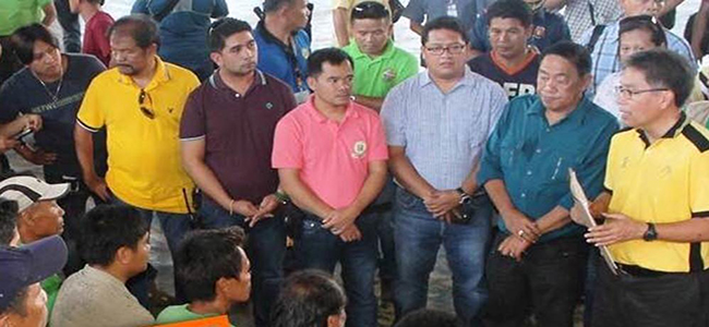 DILG Sec. Mar Roxas visits flood victims at Valencia City