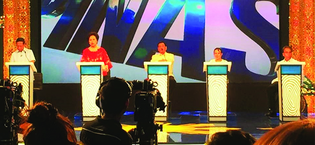 FACE TO FACE. Presidential candidates Jejomar Binay, Miriam Defensor Santiago, Rodrigo Duterte, Grace Poe, and Manuel Roxas II face each other at the Capitol University mini-theater here yesterday afternoon. (photo by Cong B. Corrales)