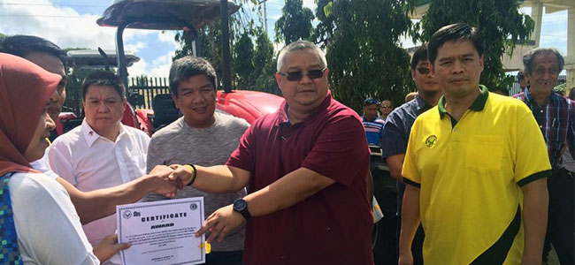 Lanao Sur farmers receive new farming equipment