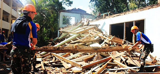 Soldiers demolish old City Central building