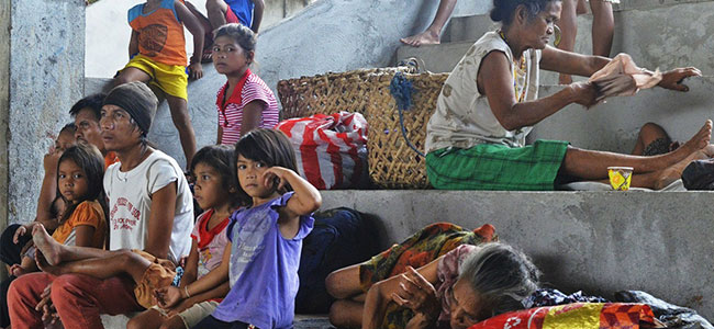 Pelaez seeks talks; more villagers flee