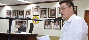 Siao distributes relief goods
