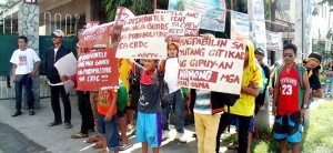 Gingoog farmers want land, protest at DENR