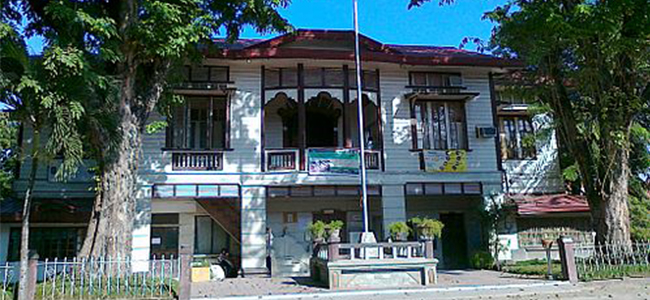 ‘Rebuild old town library’