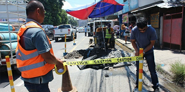 Cagayan de Oro Water District (COWD) workers setting up safety signs for a water pipe repair on Vamenta Boulevard, Barangay Carmen.