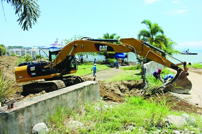 Lim allows DPWH to proceed with road work  in Lapasan