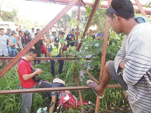 Man breaks back, dies after crashing into billboard