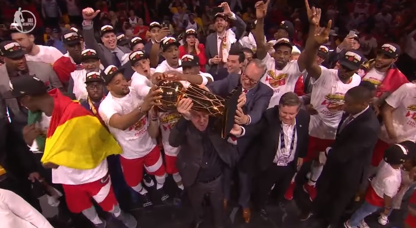 Raptors rip Warriors
