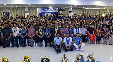 Insurance chief joins fete of Card MBA in its 20th Anniv