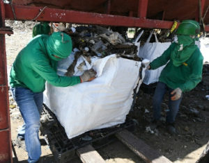 Customs bureau postpones shipment of remaining trash from South Korea