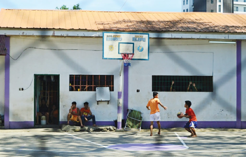 While Misor jail guard goes ‘malling,’ prisoner escapes