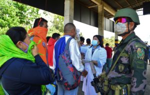 Hundreds of passengers, vehicles stranded at Alae checkpoint