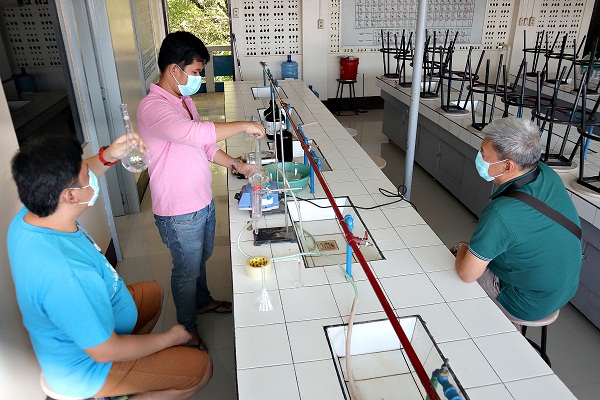 Butuan university steps up alcohol production for frontliners