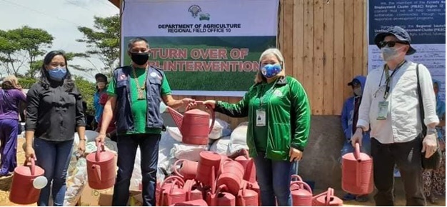 Army, DA help address Bukidnon farmers' woes, deliver P1.9-m agri support