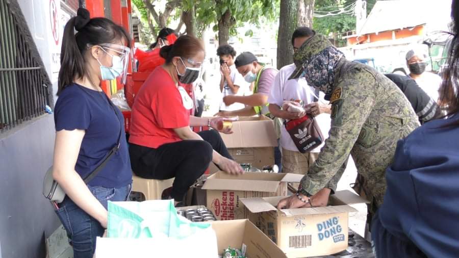 4ID helps volunteers set-up community pantry in Oro