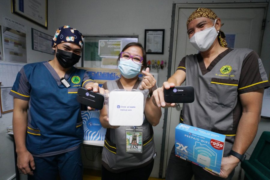 500 PGH Covid-19 frontliners given aid, network by Globe, Ayala groups