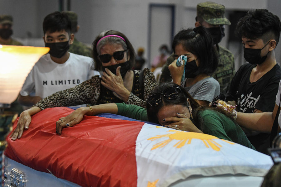 Kin of fallen soldiers grieve over closed caskets