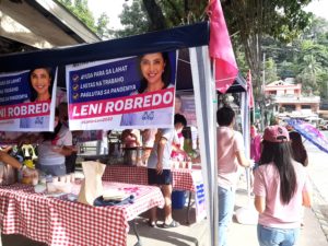Pink supporters offer free porridge