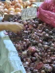 Prices give Oro buyers another reason to cry over shallots