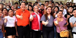 Rufus, welfare dept support indigent students with P400K aid