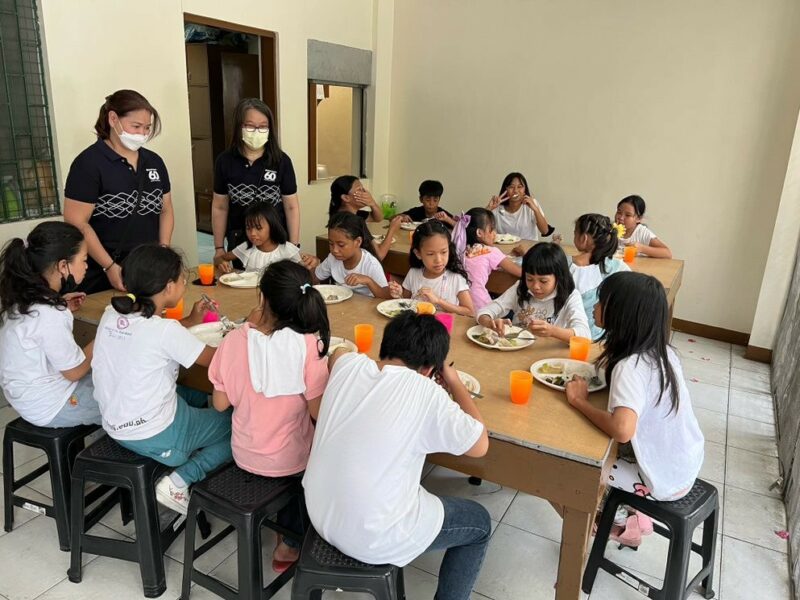 Metrobank lends a helping hand to feed 3,500 Manilenos