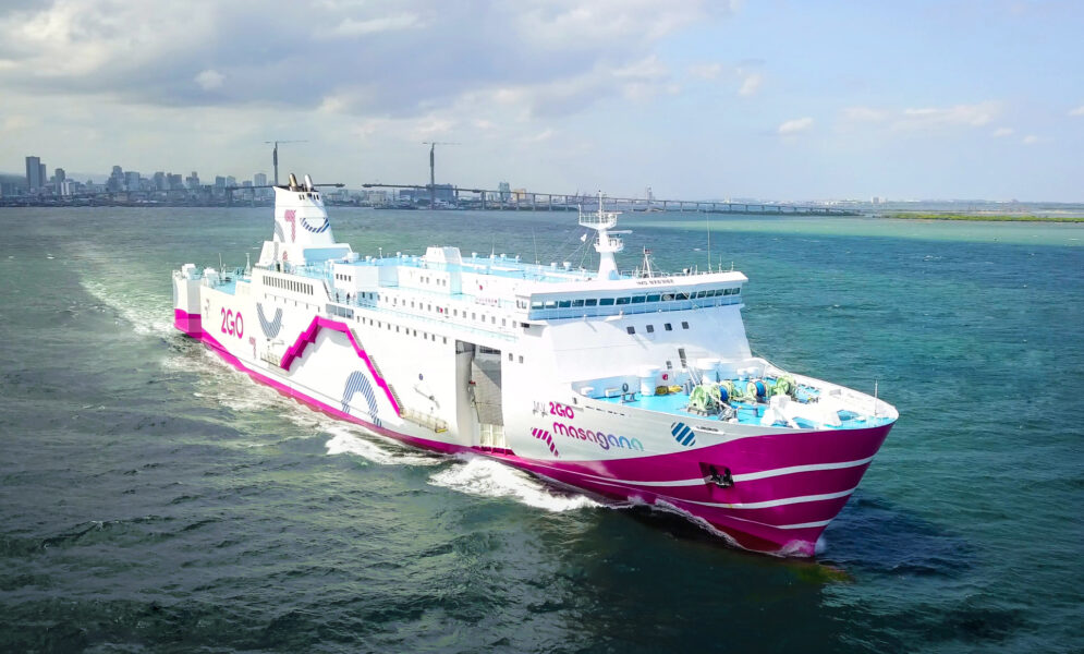 Shipping line makes a huge splash in Oro
