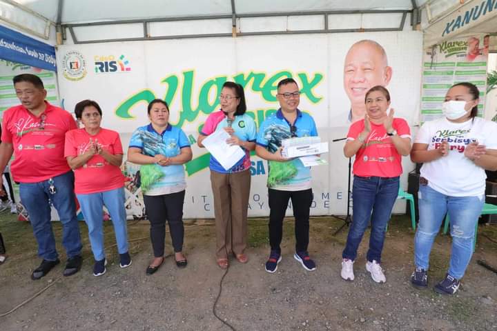 Klarex boosts healthcare efforts with Philhealth card distribution