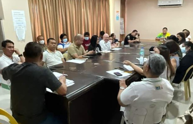 City Hall unveils help desks, parking for 2024 biz permits