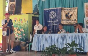 Eagles, Kiwanis unite for Xmas gift-giving at Puerto Elem School
