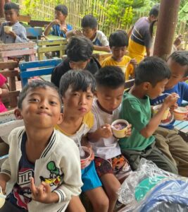 Eagles, Kiwanis: Helping hands at Masimag Elementary School