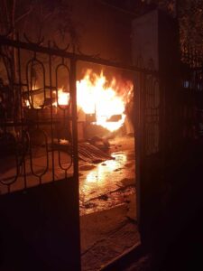 Fire destroys abandoned house in Oro