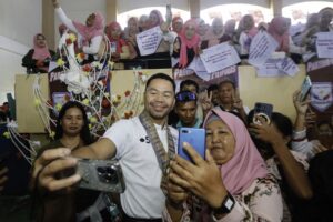 Pacquiao warns of foreign meddling, calls for nationalist vote