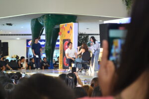 Fans flock to Lance Carr, Aubrey Caraan meet-and-greet