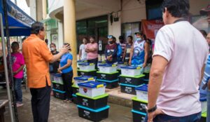 Rodriguez aids flood victims