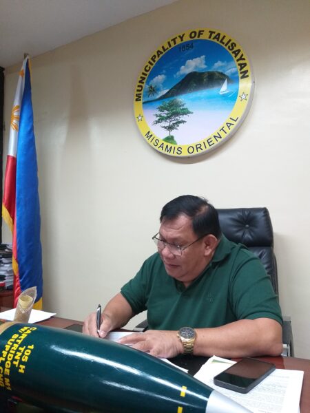 Talines urges coastal evacuation ahead of Typhoon Uwan landfall