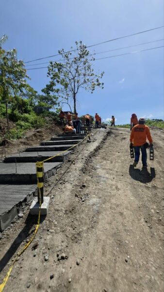 Public works builds P1.1m ladder to ease travel at Bukidnon landslide site