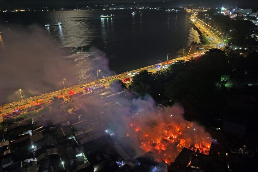 Evening raze renders a community in Lapasan homeless