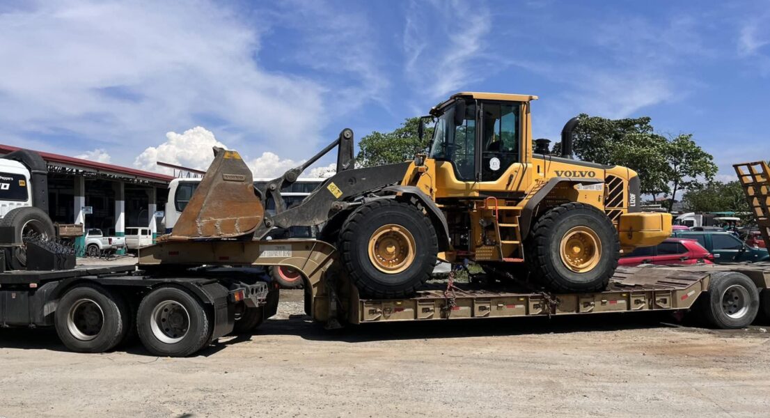 INTER-LGU AID FOR ROAD CLEARING IN ILIGAN. The Cagayan de Oro City local government has deployed personnel and heavy equipment—including dump trucks, water tankers, and a payloader—to assist ongoing road clearing operations in Iligan City following the devastation caused by Tropical Storm Basyang. The move, ordered by City Mayor Rolando “Klarex” Uy, reflects the spirit of bayanihan and inter-city cooperation in times of disaster. (Photos courtesy of CIO)