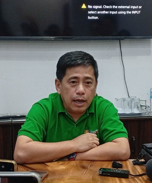 Celso Abucejo, Misamis Oriental Special Assistant to the Governor, speaks at a press briefing regarding the 2026 budget stalemate and provincial employee salaries.