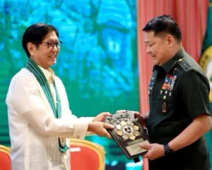 Commander Yegor Rey P. Barroquillo Jr. receives the CGPA Streamer award from President Ferdinand Marcos Jr. for the 1st Infantry (Tabak) Division’s excellence in 2025.