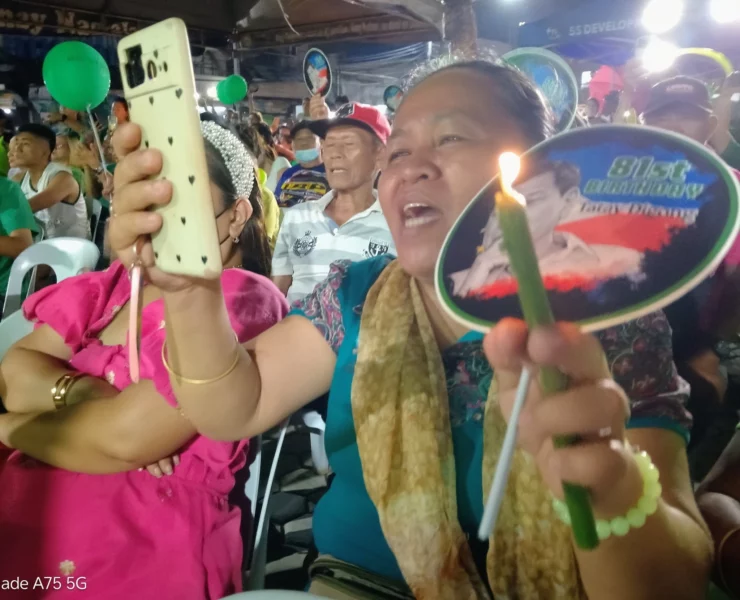 Supporters reacting and calling for the return of former President Rodrigo Duterte during a political gathering at the Divisoria Kiosko in Cagayan de Oro.