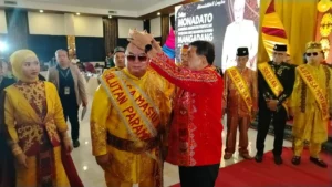 Sultan Monadato Mangadang of the Royal House of Masiu being crowned Sultan Paramount of Minsupala during an enthronement ceremony in Iligan City on March 28.