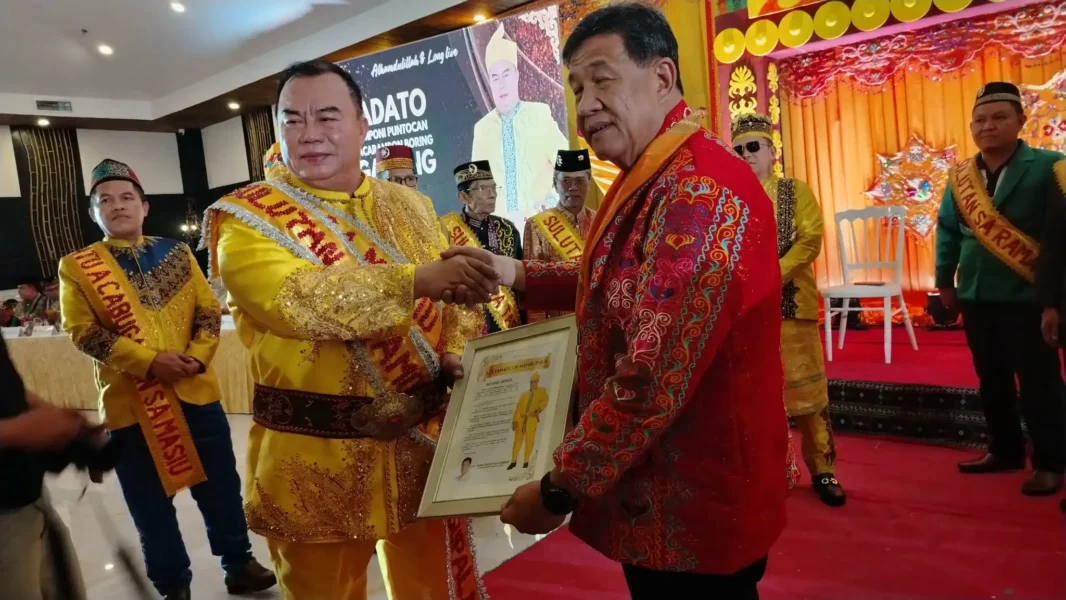 Sultan Monadato Mangadang of the 16 Royal Houses of Lanao being crowned Sultan Paramount of Minsupala in Iligan City.