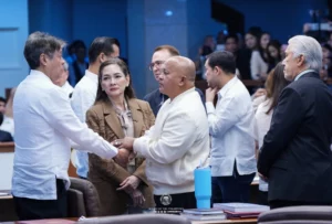 Cagayan de Oro residents and local leaders Peter Sanchez and Benji Aranas discussing the Senate standoff and ICC warrant for Senator Bato dela Rosa.