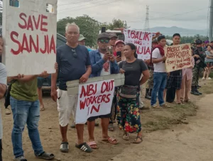 Sanjia steel plant workers holding protest placards after a National Bureau of Investigation (NBI) raid and closure in Barangay Baluarte, Tagoloan, Misamis Oriental.