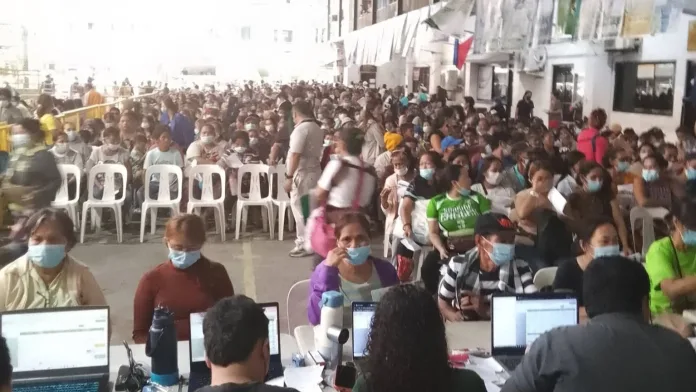 ONE-STOP HELP. A total of 7,193 Kagay-anons availed themselves of government assistance and essential public services during People's Day at the Cagayan de Oro City Hall Quadrangle on Thursday. (Photos courtesy of Joel Orias)
